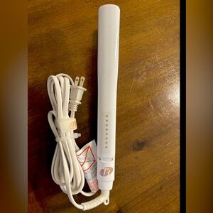 White T3 Micro Single Pass Ceramic 1"
Flat Iron Hair Straightener Model 73520